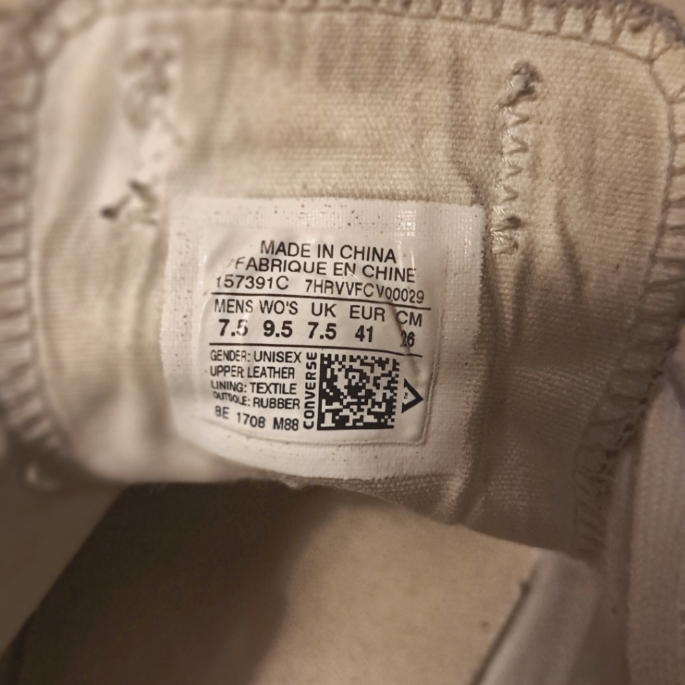 Converse Chuck Taylor's. White with Gold Tone Hardware. w 9 1\2 m 7 1\2 - Picture 16 of 16